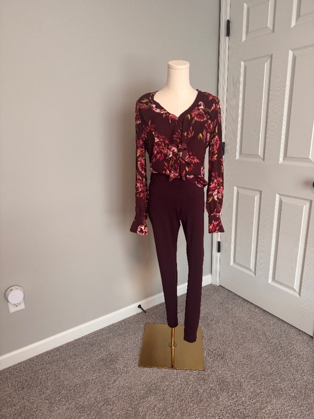 WHBM Burgundy Floral Ruffle Blouse & Runway Leggings 2 Piece Outfit XS/6